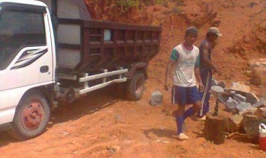 NASIB RATUSAN PEKERJA TAMBANG BATU SEMAKIN TAK MENENTU